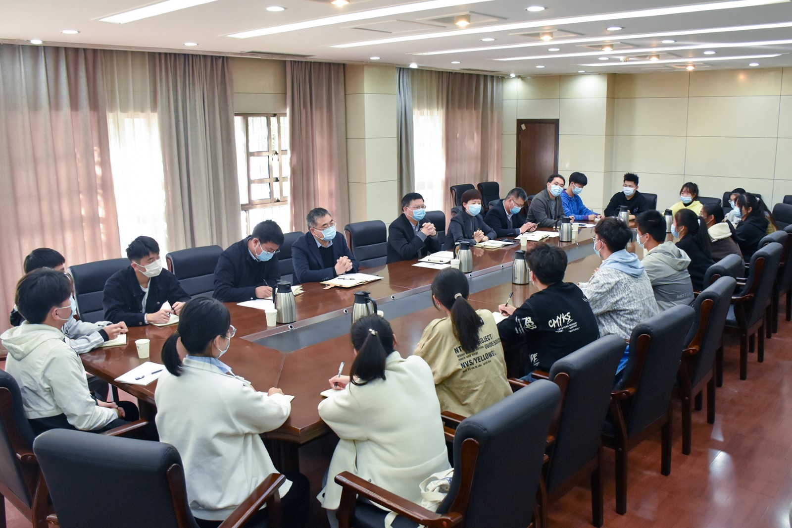 20211118邹友峰学业导师与学生座谈2.jpg 20211118邹友峰学业导师与学生座谈2.jpg