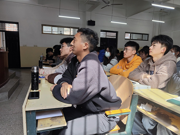 午夜剧场
午夜剧场
“青马工程”培训班召开第一次班会网络新闻(1).jpg