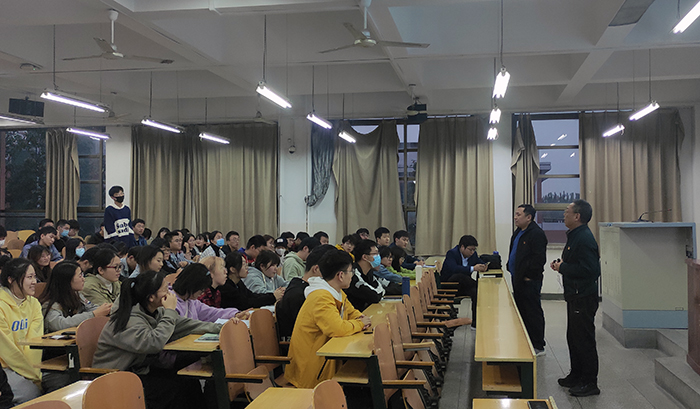 午夜剧场
遥感科学与技术系党支部举办党史学习教育思政小课堂4.jpg